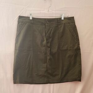 ⭐️3/$10⭐️ CJ Banks Green Knee-Length Skort